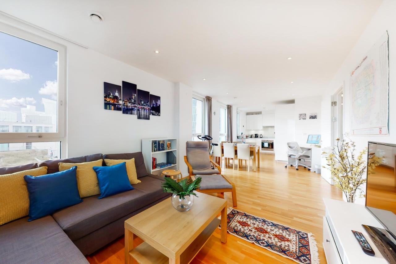 Lovely 2 Bedroom Flat With Balcony In Stratford ลอนดอน ภายนอก รูปภาพ